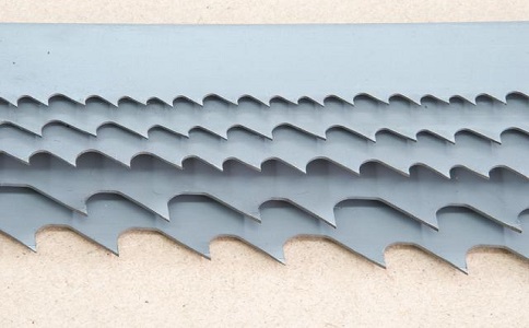 承德带锯床上的钢丝刷，对于带锯条的重要性